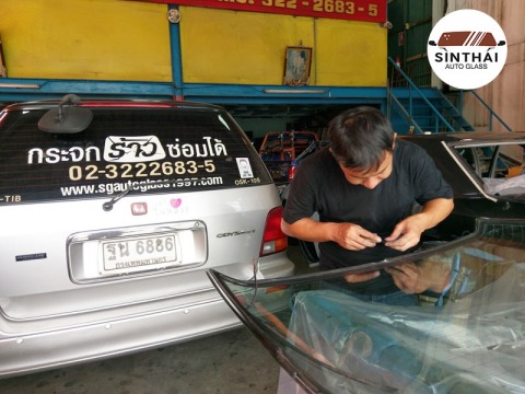 ช่างซ่อมกระจกรถยนต์แตก-กระจกรถร้าว