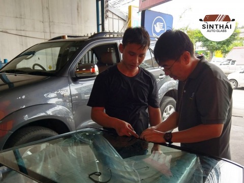 บริการซ่อมกระจกรถยนต์ พัฒนาการ